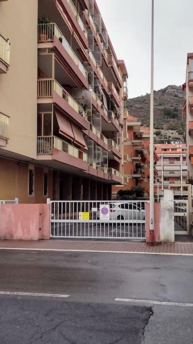 Appartamento Mama Monolocale Terrazzo Vista Mare เวนติมิญา ภายนอก รูปภาพ